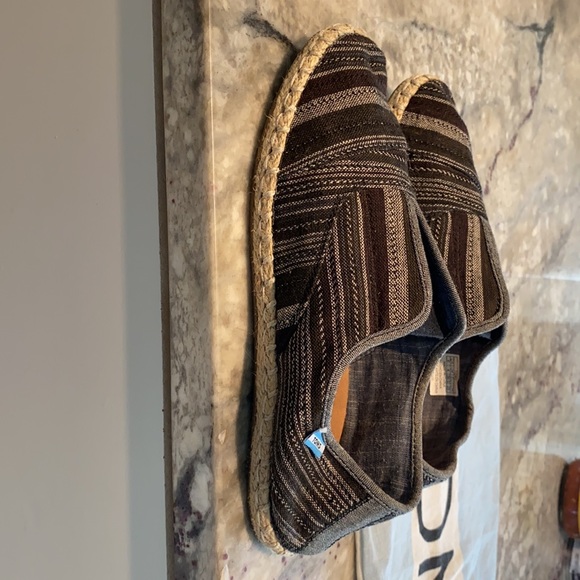 COPY - TOMS Espadrille Slip-Ons - Picture 2 of 8
